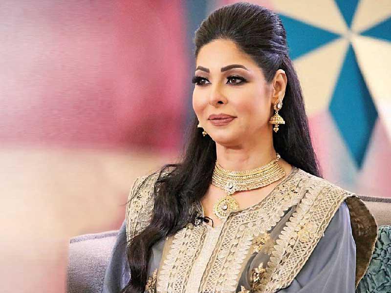 الفنانة نور