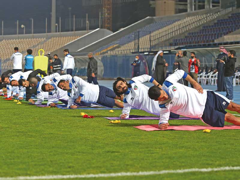 جانب من تدريبات المنتخب أمس