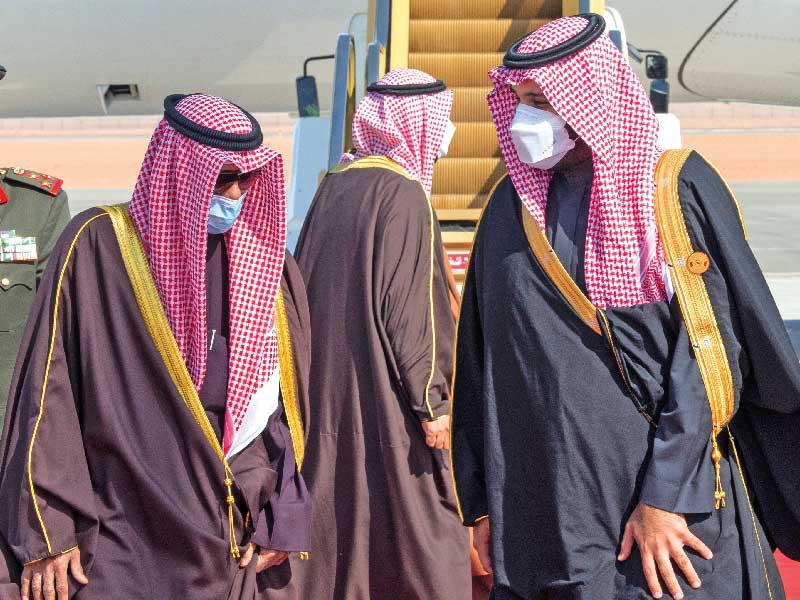 صاحب السمو لدى وصوله إلى مطار العلا وفي استقباله الأمير محمد بن سلمان بن عبدالعزيز آل سعود (اي بي ايه)