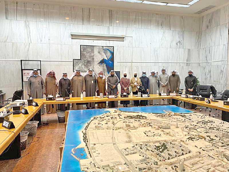 الحضور في اجتماع لجنة تقصي الحقائق 