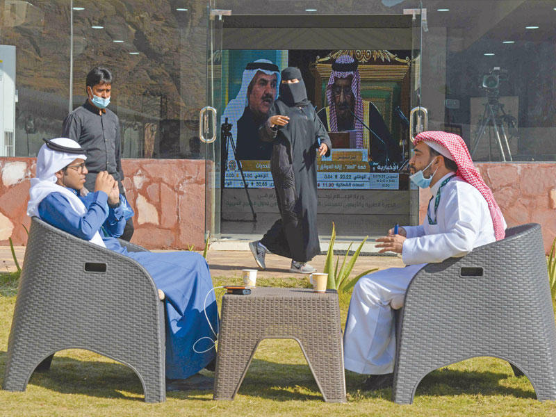 الإعلاميون بين «أحضان العلا» 