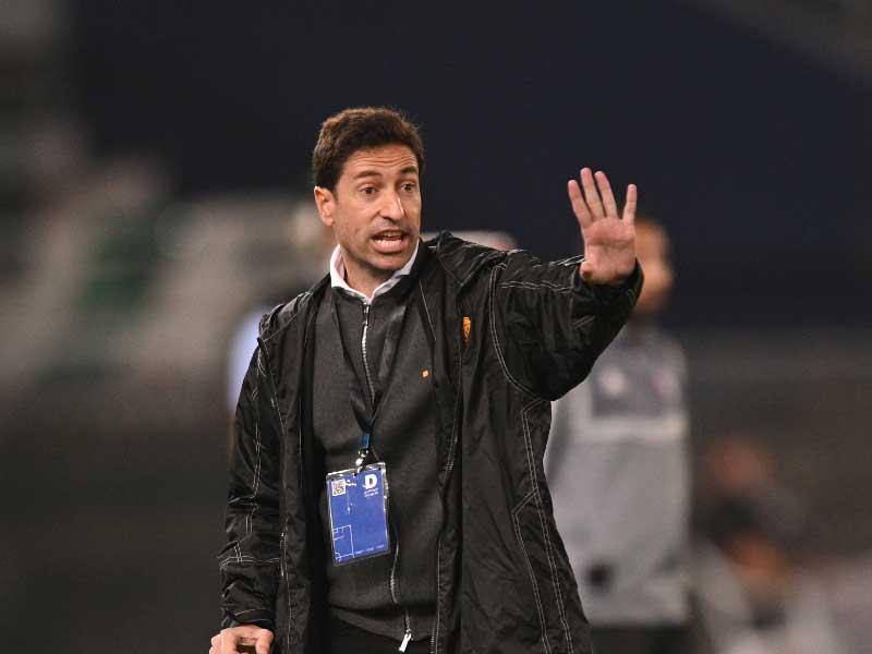  مدرب القادسية الاسباني بابلو فرانكو