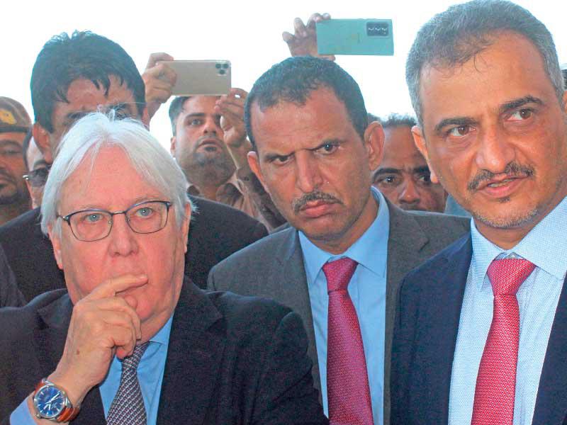 المبعوث الأممي لليمن مارتن غريفيث برفقة وفد أممي يتفقد أضرار مطار عدن الدولي ، أمس