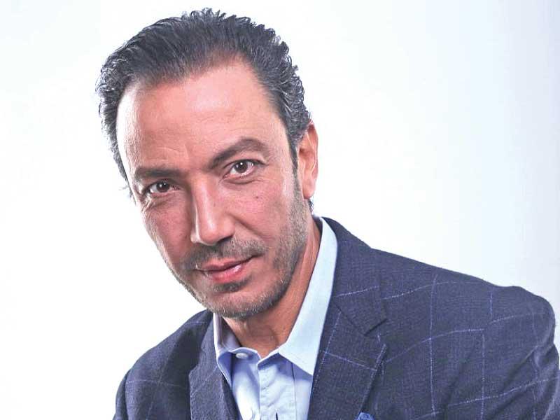 الفنان طارق لطفي