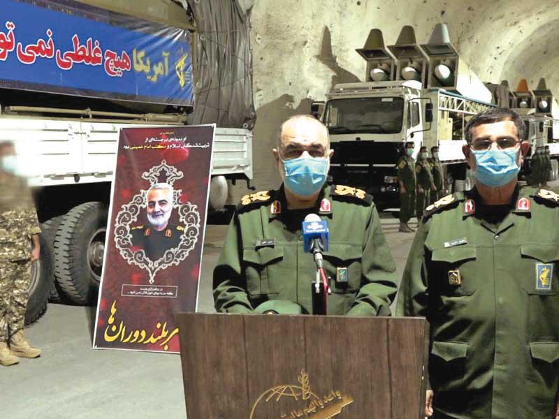 صور وزعها «الحرس الثوري» أخيراً قال إنها لقاعدة عسكرية تحت الأرض على الخليج