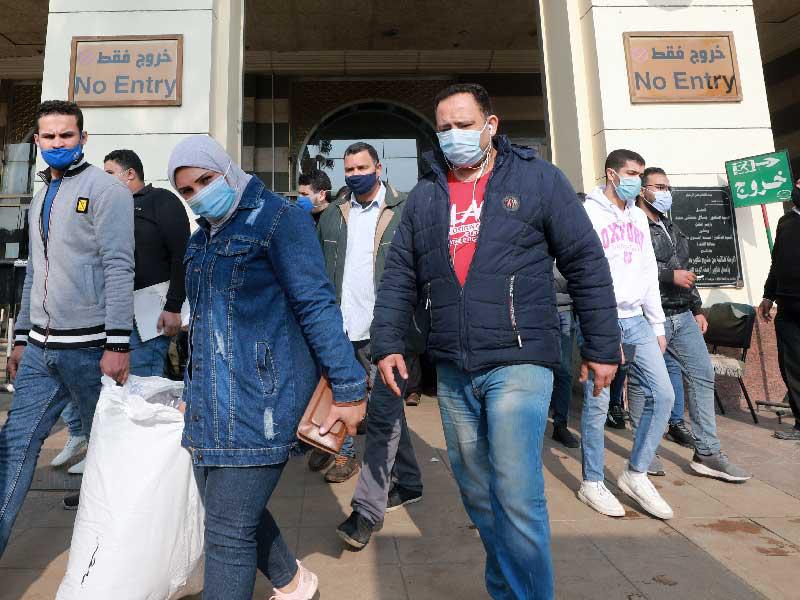 ضبط 17 ألف مصري بيوم واحد لم يرتدوا الكمامات 