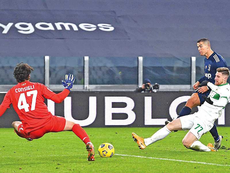 رونالدو نجم يوفنتوس يسجل في مرمى ساسوولو