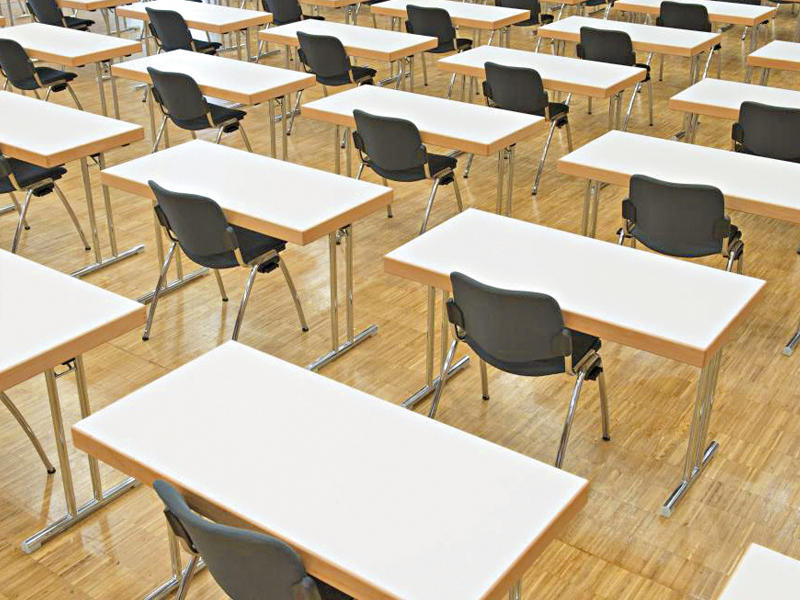 إلغاء الاختبارات والاكتفاء بإعطاء الطلبة درجات النجاح