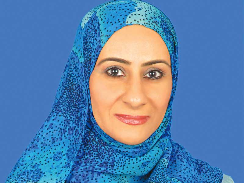 الأديبة والناقدة العمانية د. عزيزة الطائي