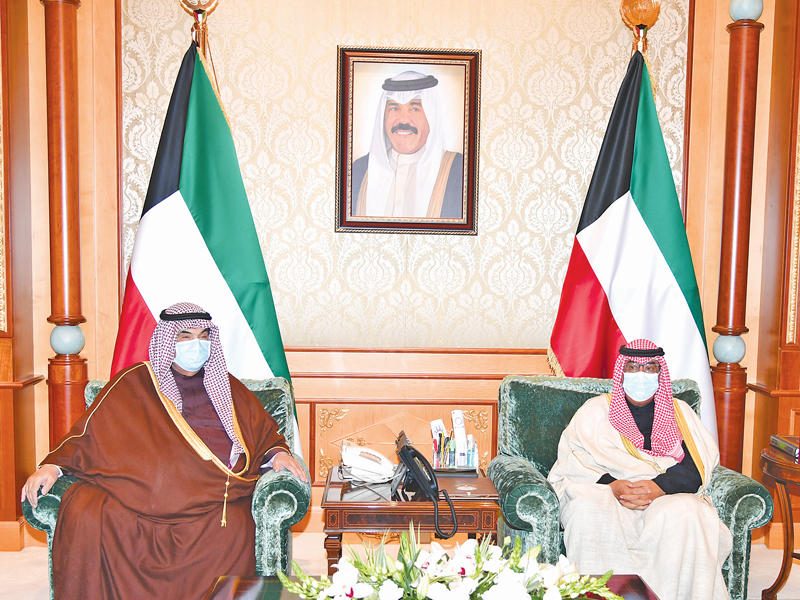 سمو ولي العهد الشيخ مشعل الأحمد مستقبلا سمو الشيخ ناصر المحمد أمسn