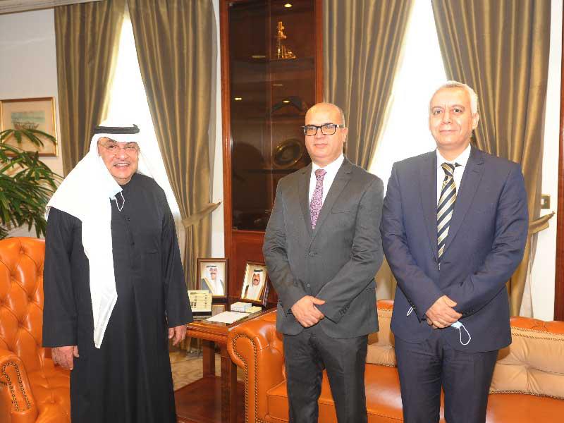 رئيس غرفة تجارة وصناعة الكويت محمد الصقر مستقبلاً السفير التونسي ومستشاره