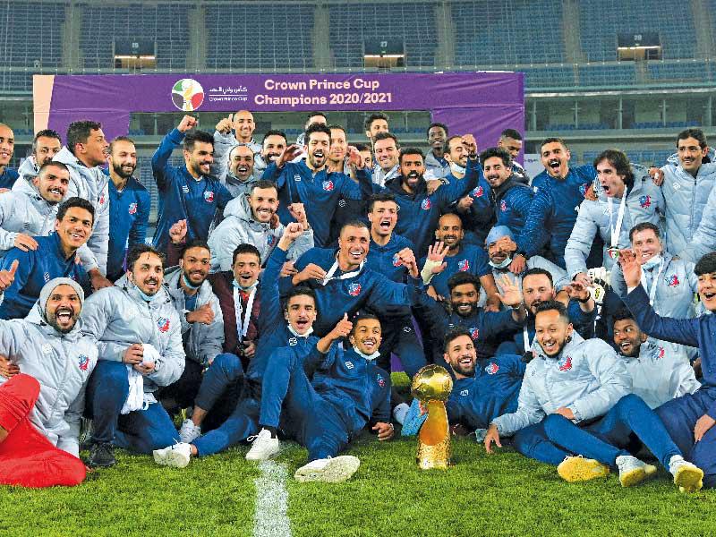 جانب من مراسم تتويج نادي الكويت بكأس سمو ولي العهد