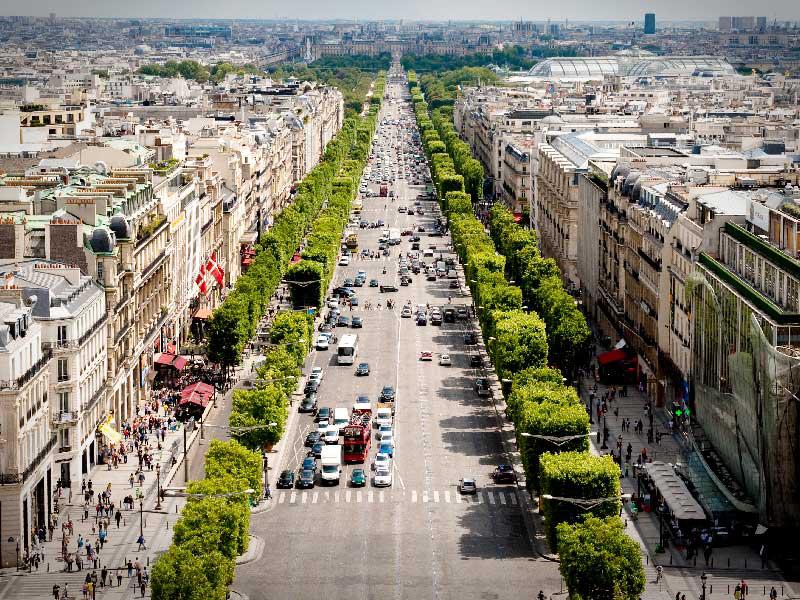  شارع الشانزليزيه في فرنسا