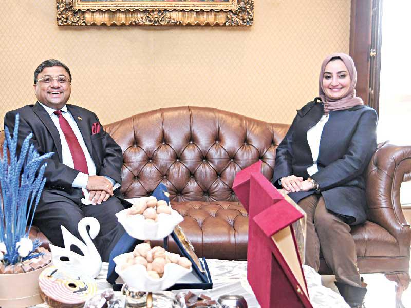 وكيلة وزارة المواصلات خلود الشهاب لدى استقبالها سفير الهند