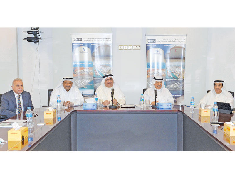 جانب من اجتماع مجلس إدارة المجموعة