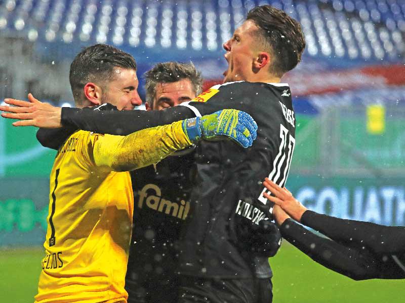 فرحة لاعبي هولشتاين