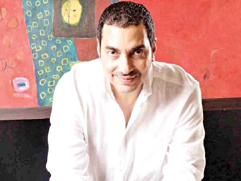 الفنان البحريني خالد الطهمازي