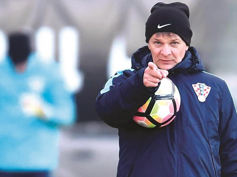 مدرب نادي العربي الكرواتي  انتي ميشا