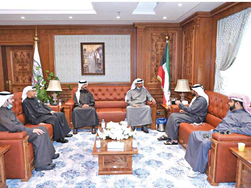 المدير العام للهيئة العامة للرياضة حمود فليطح  مستقبلاً عضو البرلمان الإماراتي رئيس الاتحادين الإماراتي والآسيوي للدراجات الهوائية النائب أسامة الشعفار في مكتبهn