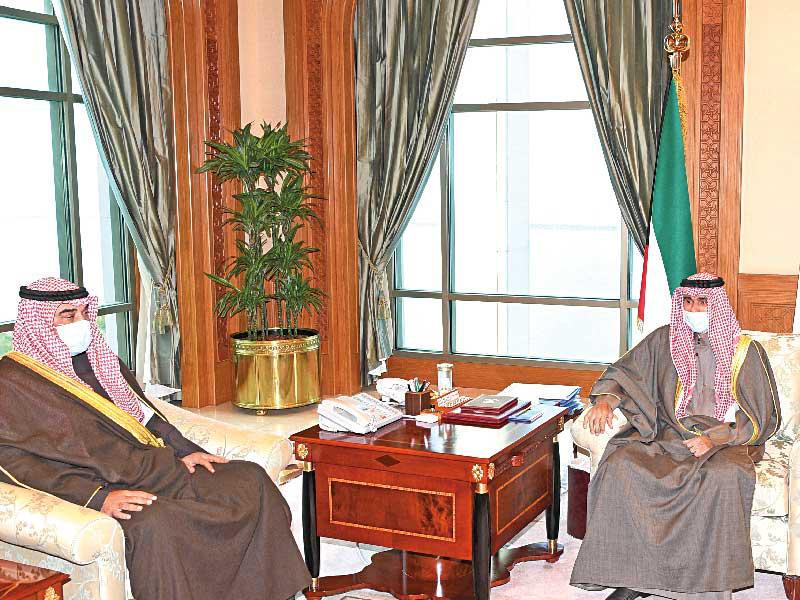  صاحب السمو أمير البلاد الشيخ نواف الأحمد مستقبلاً  رئيس مجلس الوزراء سمو الشيخ صباح الخالد أمس