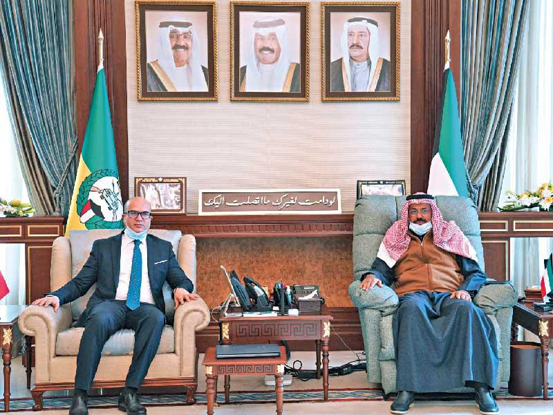  نائب رئيس الحرس الوطني الشيخ أحمد النواف مستقبلاً السفير التونسي أمس