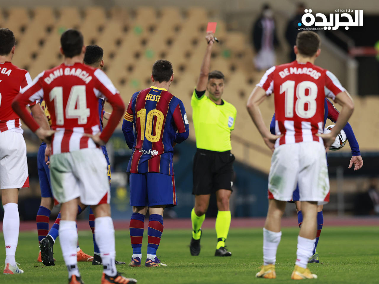 لحظة طرد الحكم ليونيل ميسي 
