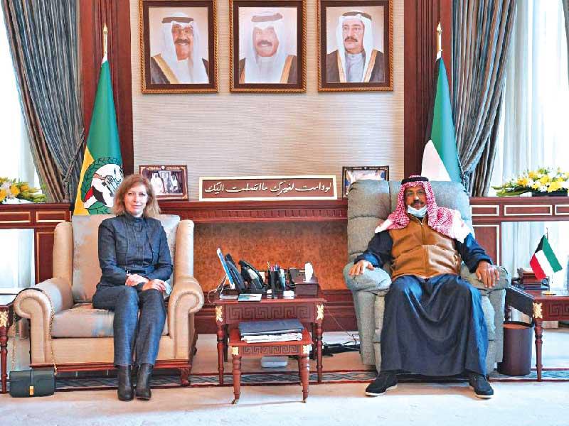 نائب رئيس الحرس الوطني الفريق أول متقاعد الشيخ أحمد النواف  مستقبلاً السفيرة الفرنسية أمس