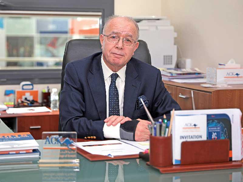  رئيس الكلية الأسترالية بالكويت د. عصام زعبلاوي