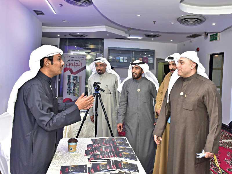 الماجد أثناء حفل التوقيع