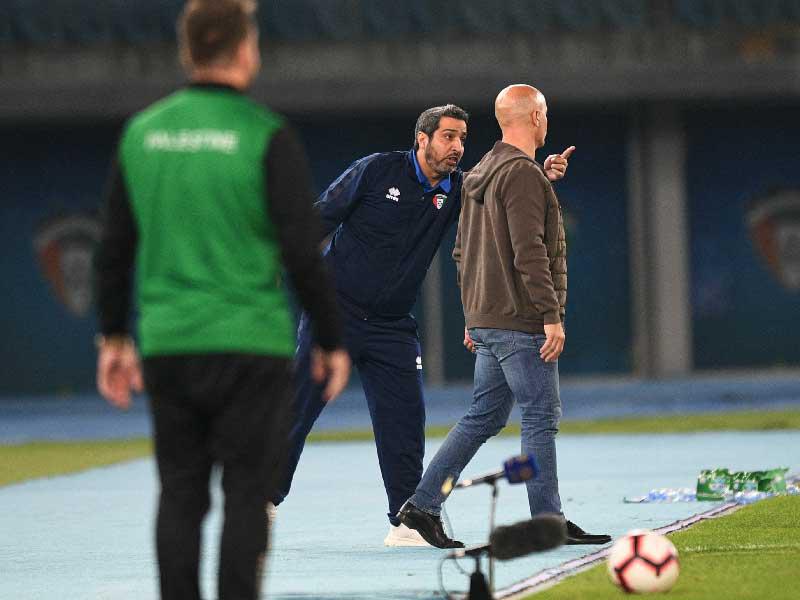 عناد وحديث جانبي مع  كاراسكو