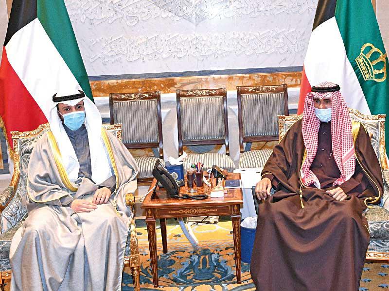 صاحب السمو أمير البلاد الشيخ نواف الأحمد مستقبلاً رئيس مجلس الامة مرزوق الغانم أمس