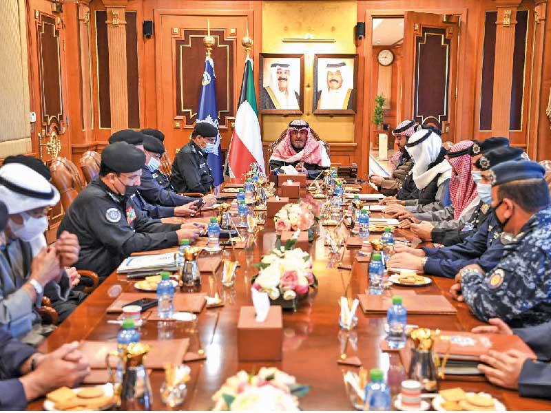وزير الداخلية الشيخ ثامر العلي مترئساً اجتماع قيادات «الداخلية»n