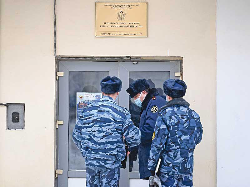 الكرملين يُندّد بدعوات نافالني للتظاهر