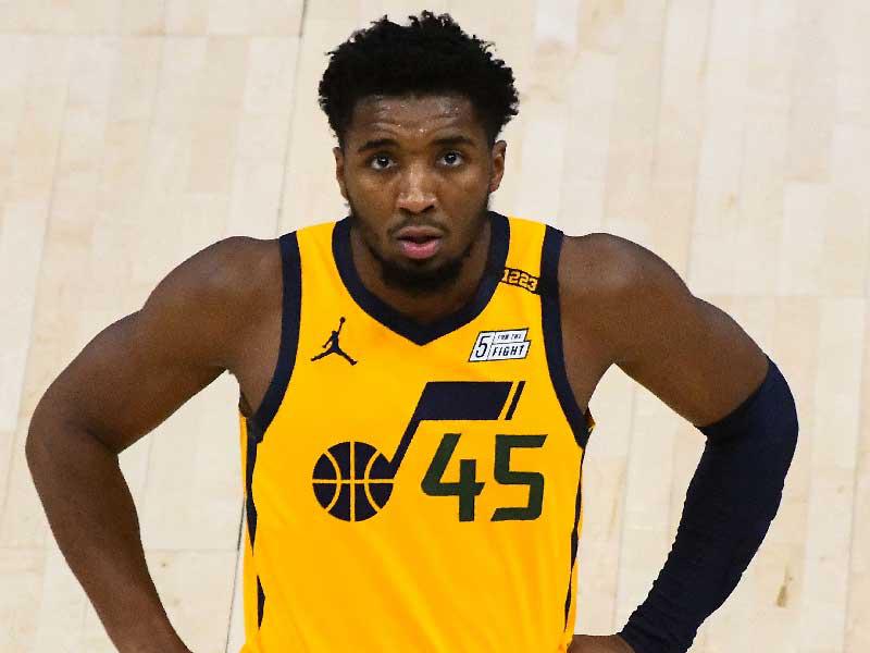 لاعب فريق يوتا جاز دونافان ميتشل 