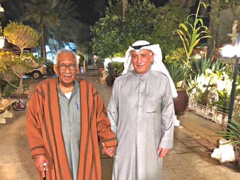  النائب شعيب المويزري يلتقي الرمز الوطني أحمد الخطي