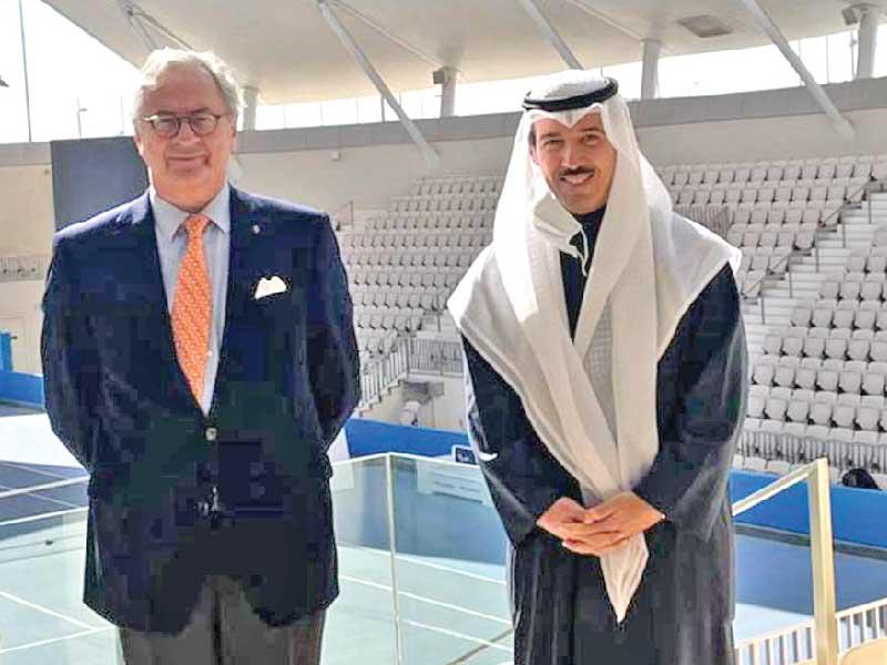 رئيس الاتحادين الكويتي والعربي للتنس الشيخ أحمد الجابر مع السفير البلجيكي