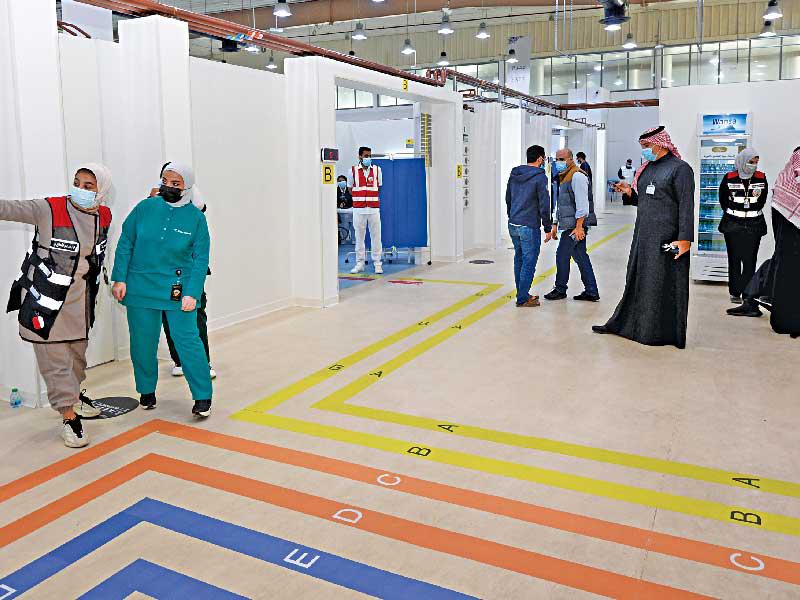 جانب من قاعات التطعيم بأرض المعارض