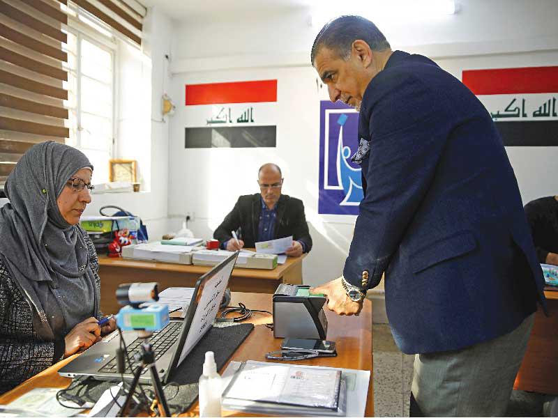 مقتدى الصدر يقبل تأجيل الانتخابات والحكيم يرفض