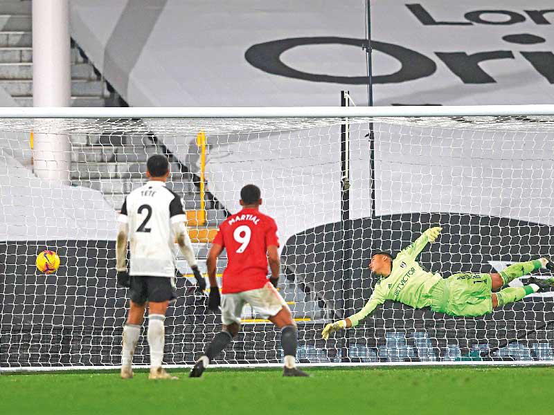 بول بوغبا نجم مانشستر يحرز هدفه في مرمى فولهام