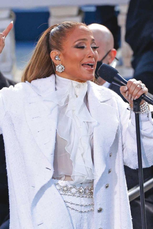 المغنية جنيفر لوبيز