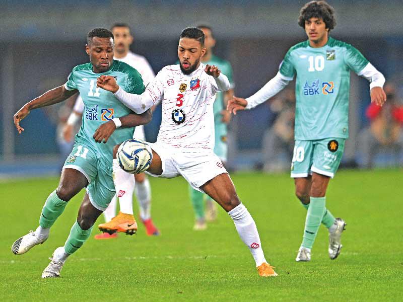 جانب من لقاء الكويت والعربي في مباراة «السوبر»
