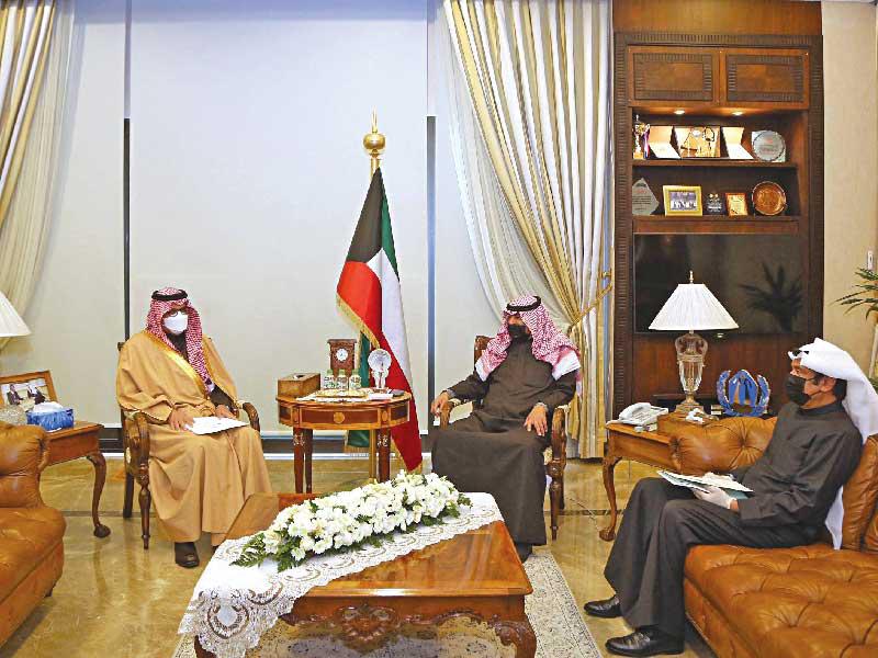  نائب وزير الخارجية خالد الجارالله مستقبلاً السفير السعودي أمس