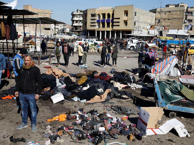 موقع الانفجار المزدوج في ساحة الطيران ببغداد أمس (رويترز)