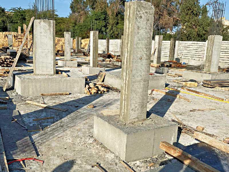 جانبمن الأعمال الإنشائية لصالة العقيلة