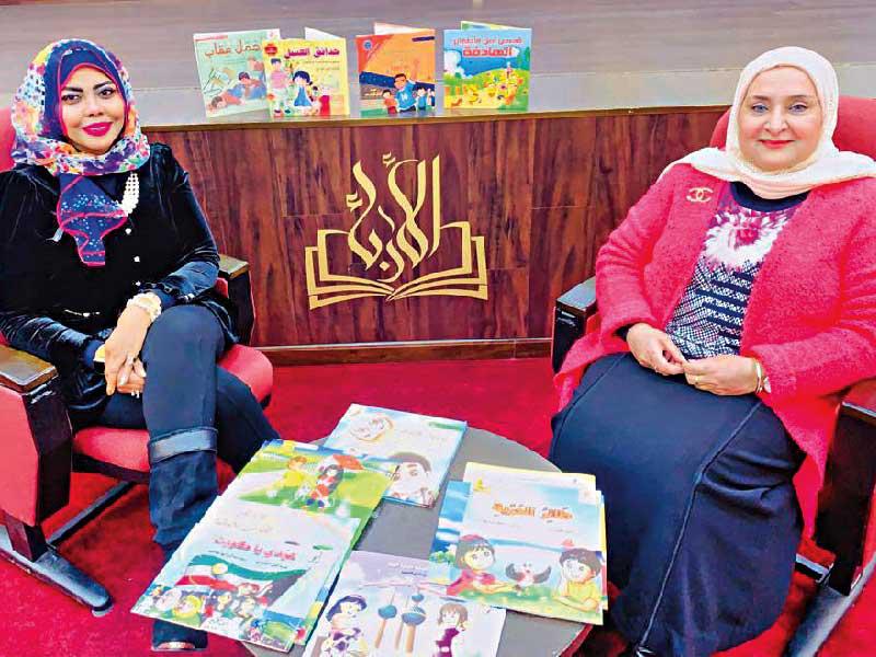 الكاتبة أمل الرندي وجميلة علي 