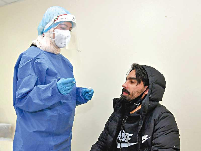 الموسوي يتأهب لعمل المسحة