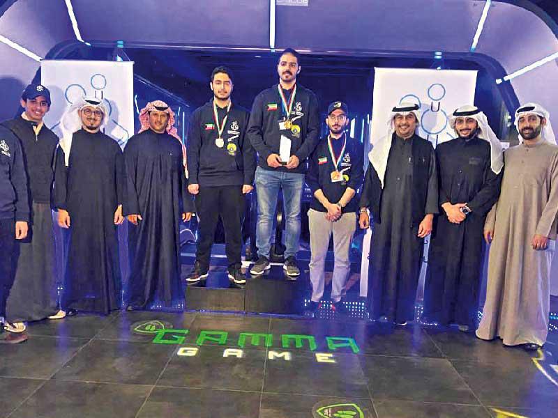 الفائزون بالبطولة مع ادارة النادي