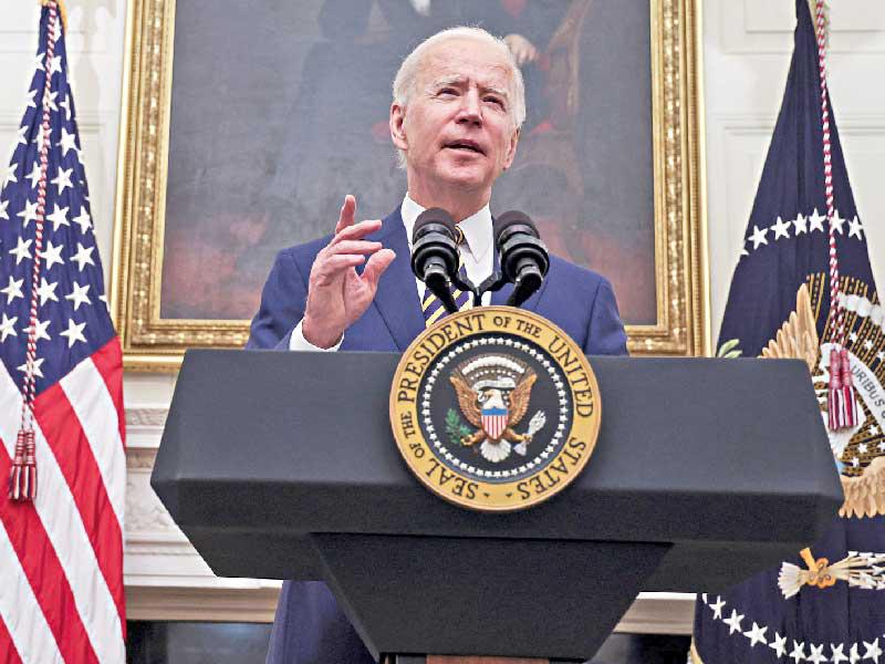 بايدن خلال أول مؤتمر صحافي له في البيت الأبيض أمس الأول (رويترز) 