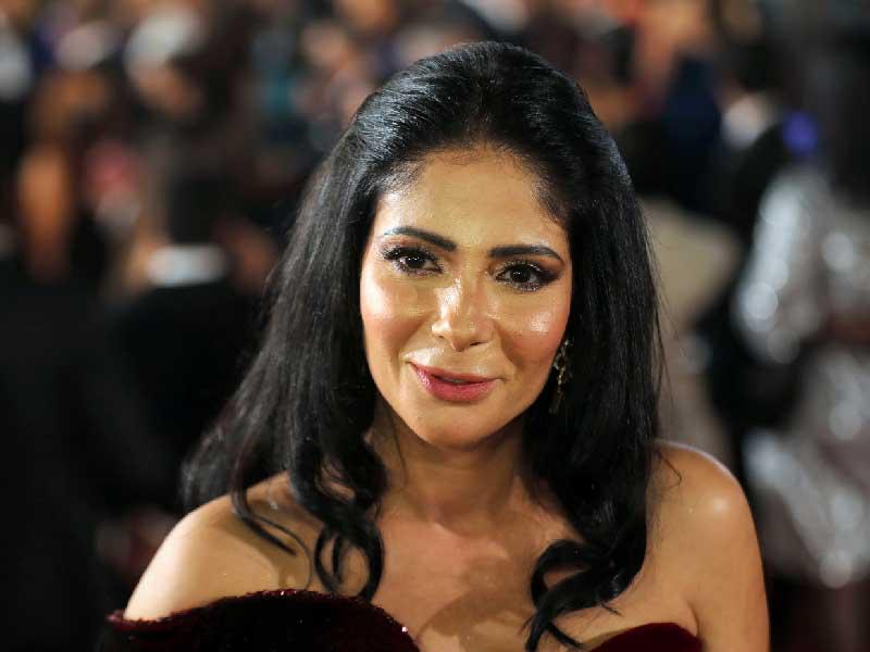 الفنانة منى زكي