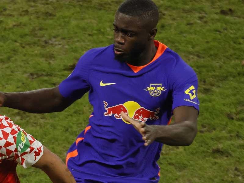 المدافع الفرنسي دايو أوباميكانو